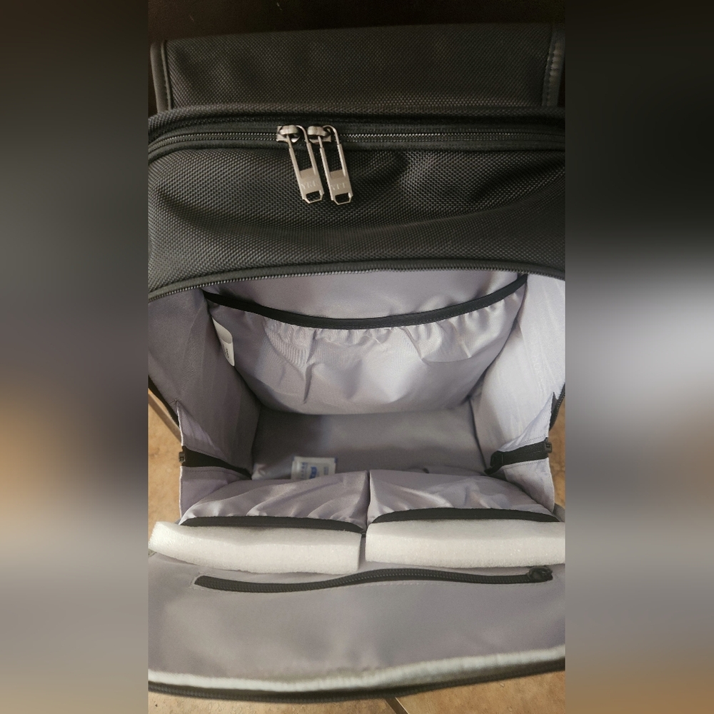 Crossgear Reflective Laptop Backpack - Picture 6 of 9